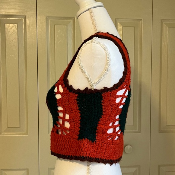 Vintage 1970’s Hand Crafted Cropped Top Crochet Tank Red green brown - Picture 3 of 10